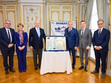 Cérémonie de signature de la plaque commémorative des Capitales Mondiales du Sport
