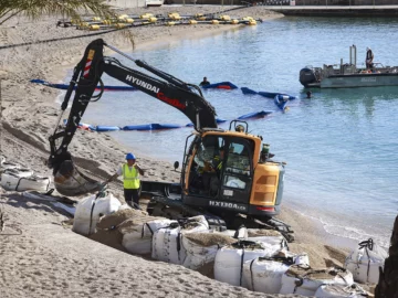 Préparation de la saison estivale au Larvotto : travaux de reprofilage de la plage